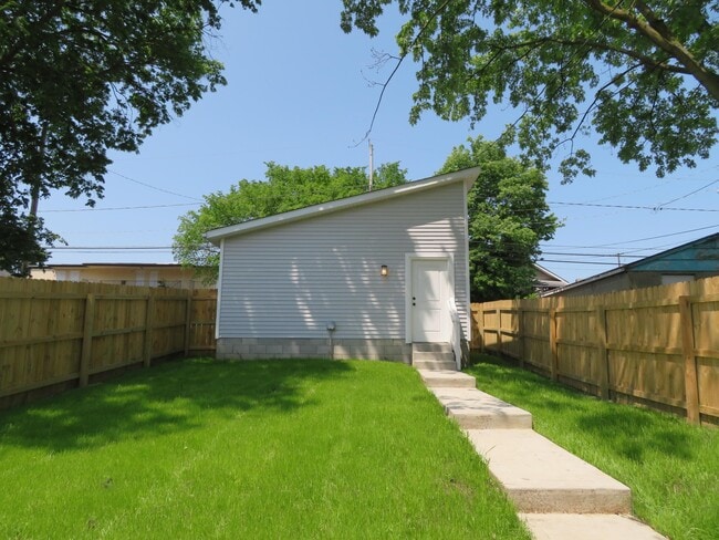 Building Photo - 391 Brehl Ave