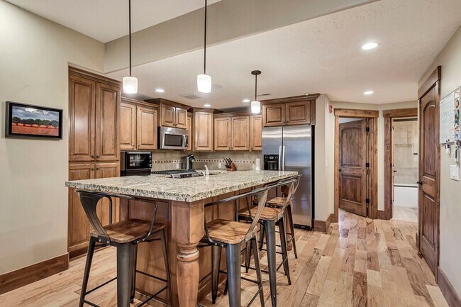 Building Photo - 13412 Alexis Dr