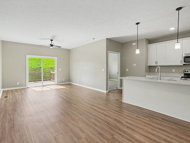 Building Photo - Gretna Lisiting!