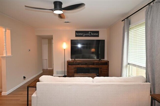 Building Photo - Spacious 4 Bedroom Brick Home Near Sheppard AFB with Fenced Backyard