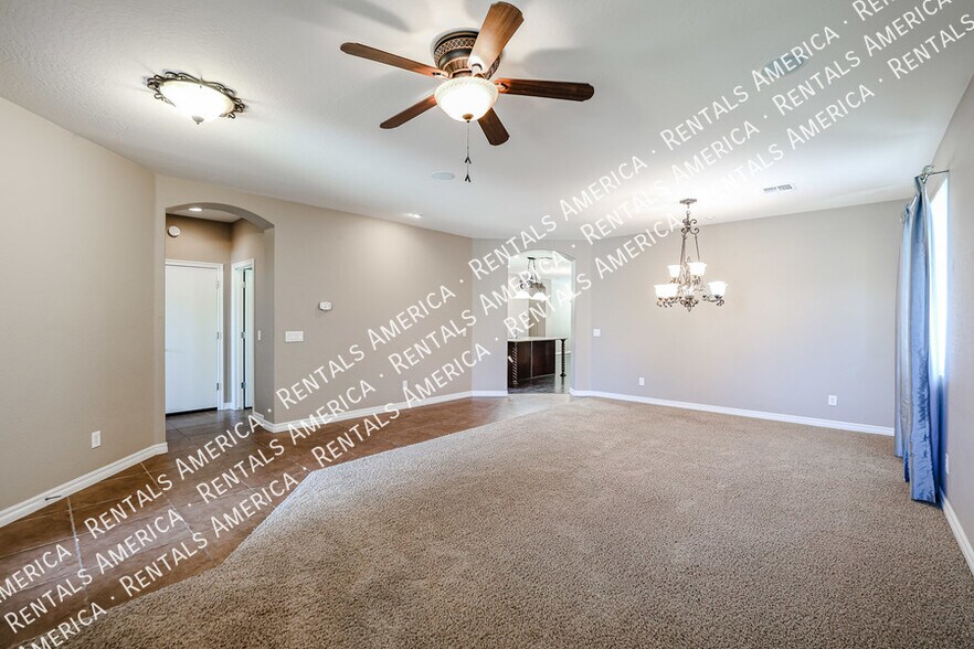 Building Photo - 613 W San Carlos Way
