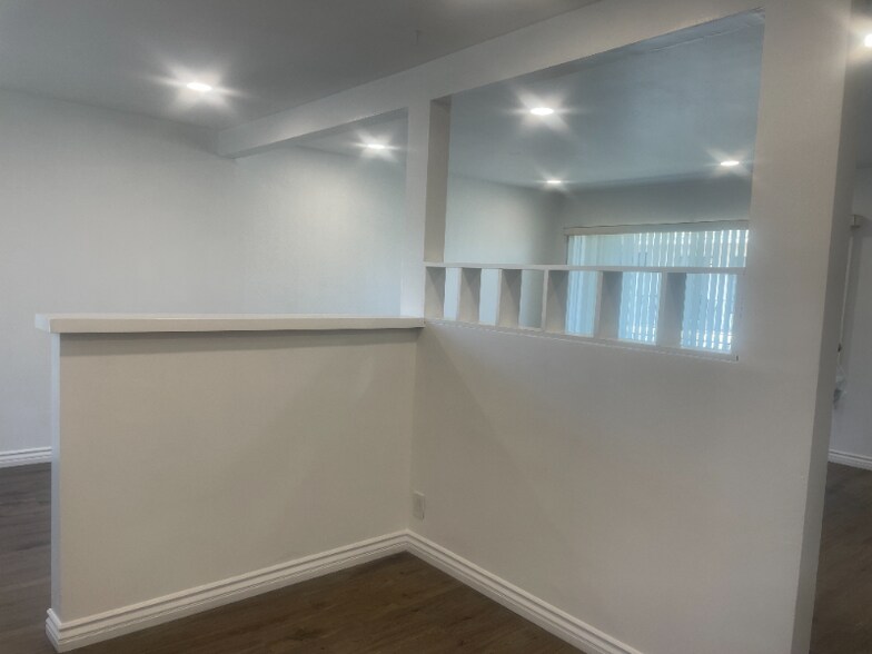 Building Photo - 525 N Marguerita Ave
