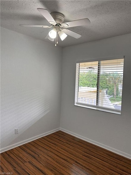 Building Photo - 4629 Bayshore Dr