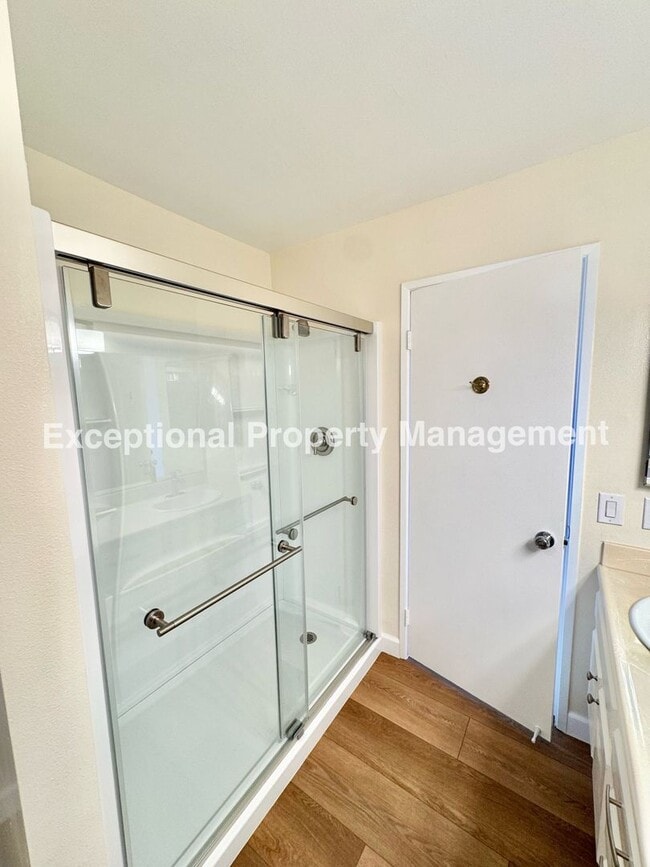 Building Photo - Ready to move in 2 bedroom 3 bath townhome