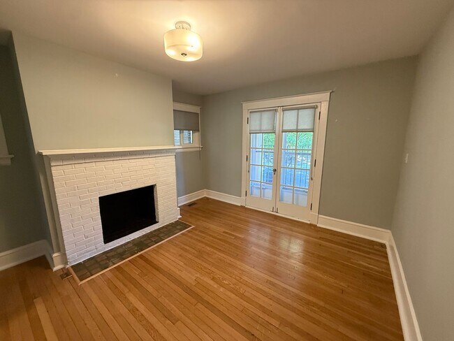 Building Photo - 139 S Colonial Ave