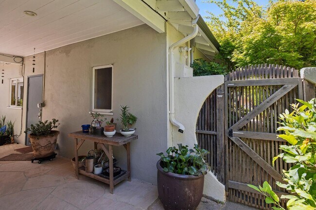 Building Photo - Beautiful Ranch Home with Bonus Room & Detached ADU | Minutes to Downtown