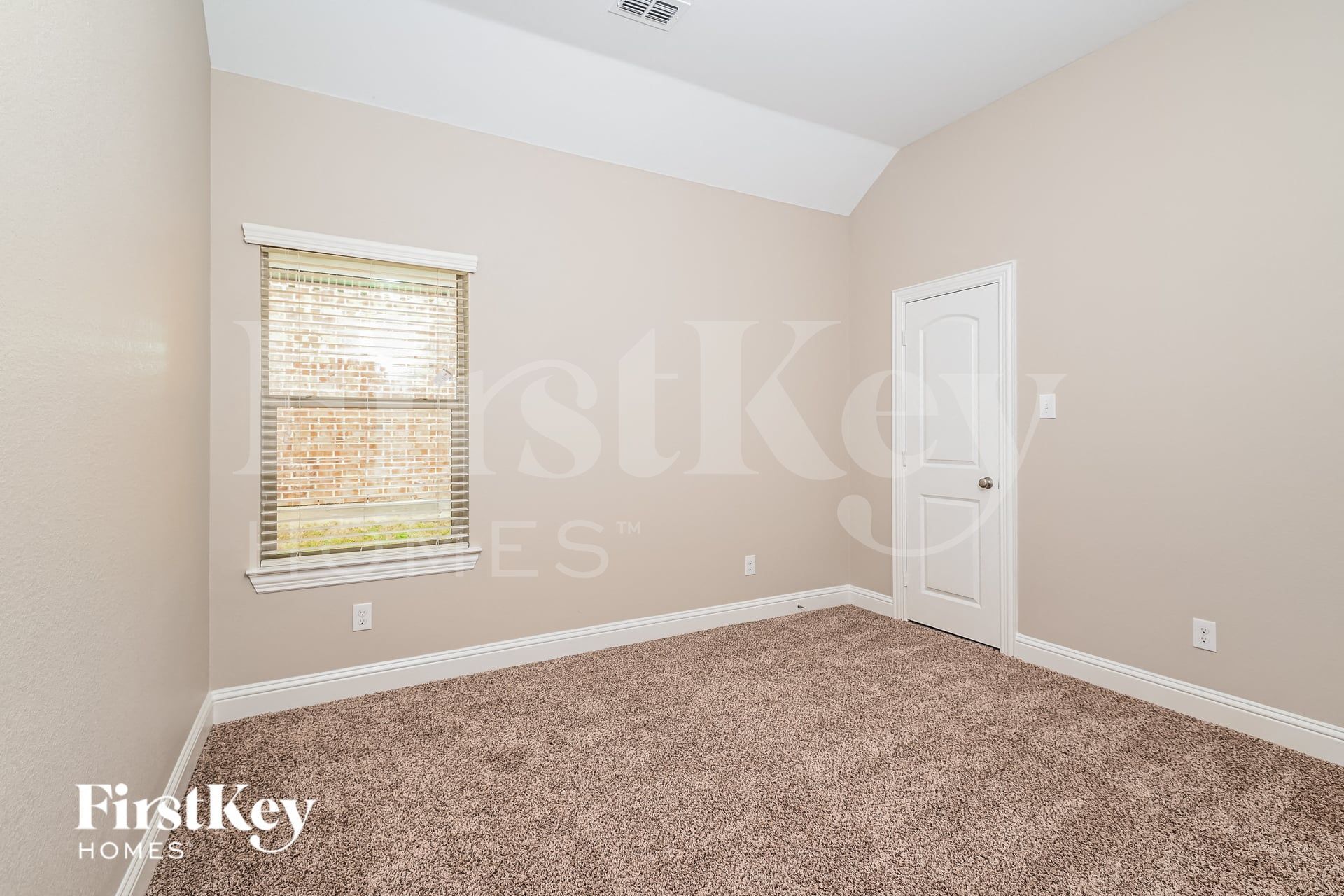 Building Photo - 2921 Regents Park Ln