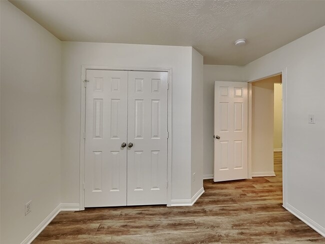 Building Photo - 2518 Halstead Dr