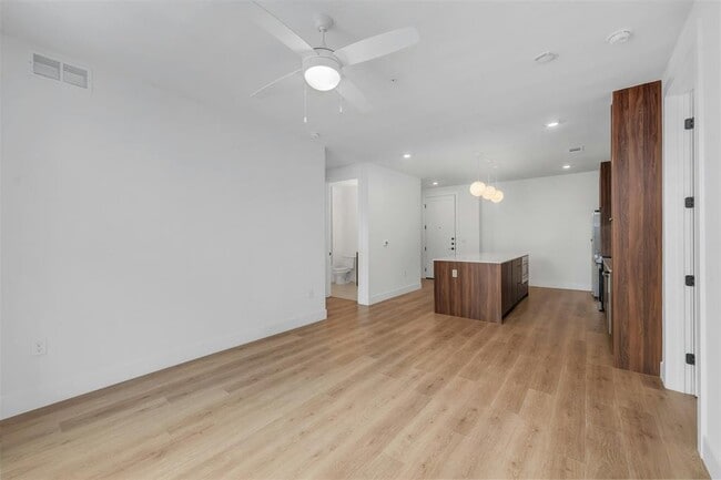Building Photo - 1701 Simond Ave