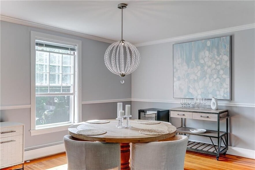 Building Photo - 32 Catherine St