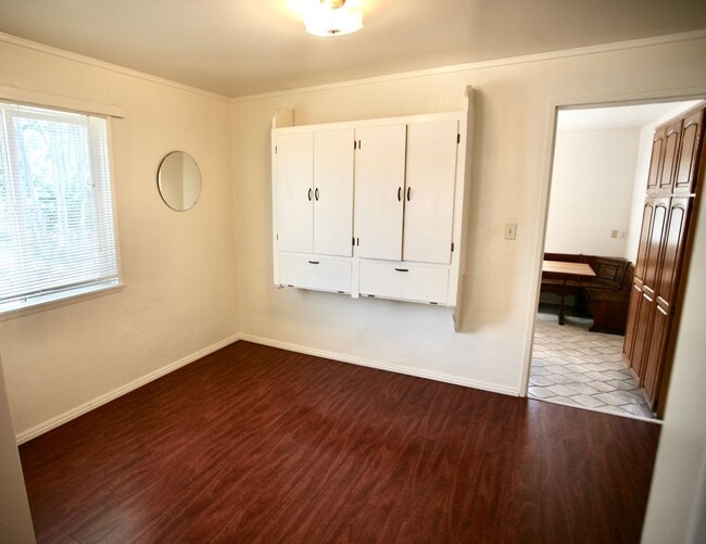 Building Photo - 3 Br that is a little bit country