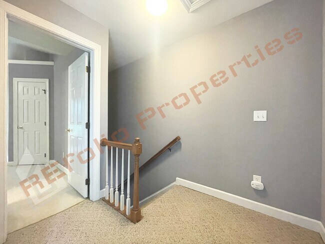 Building Photo - Fantastic Location! Beautiful 2 Bedroom 2....