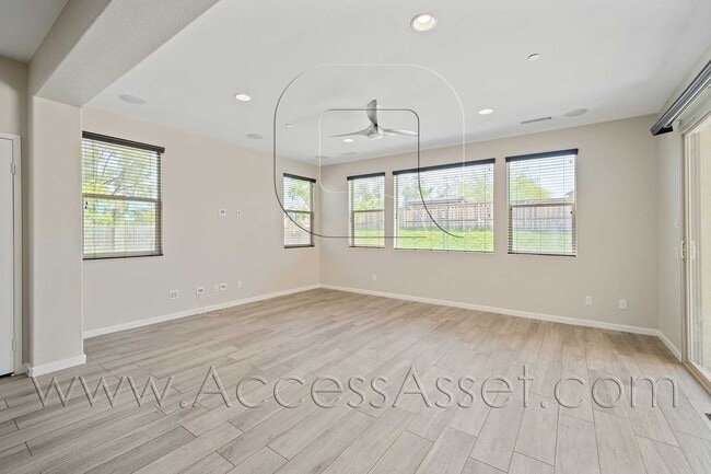 Building Photo - Stunning  Two-Story 4 Bed/3 Bath Home in B...