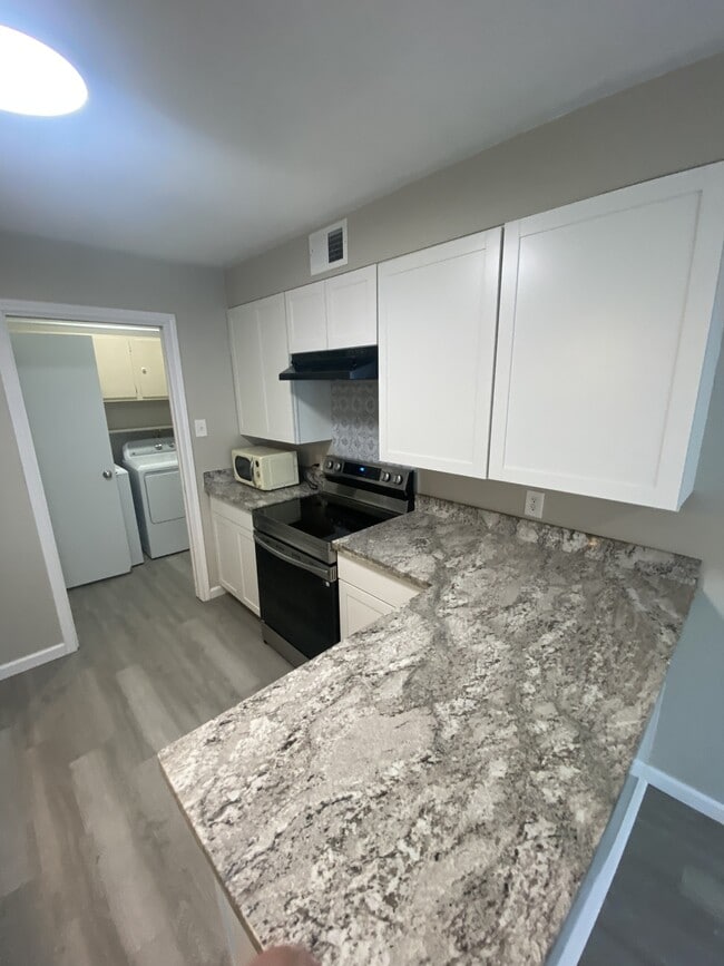 Building Photo - 992 Park Meadow Dr