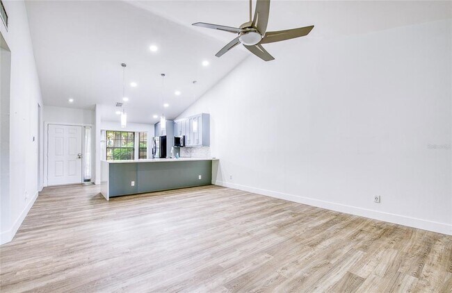 Building Photo - 2617 Bentley Dr