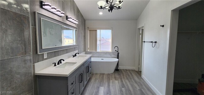 Building Photo - 3335 Commendation Dr