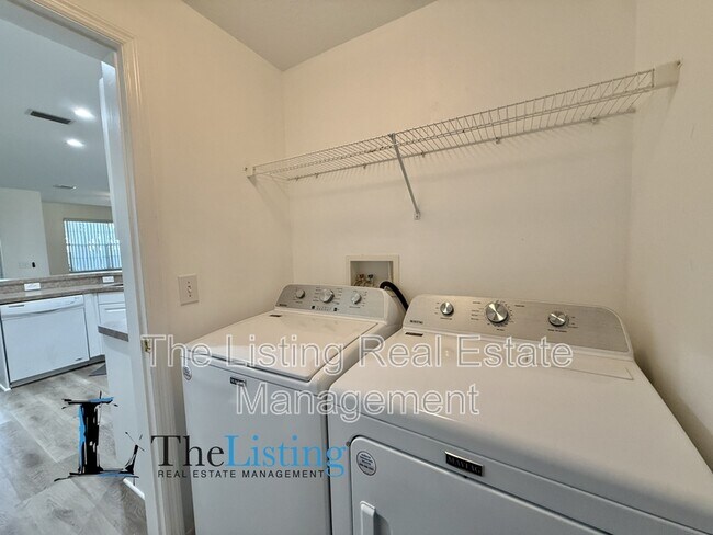 Building Photo - 4052 Alan Dr
