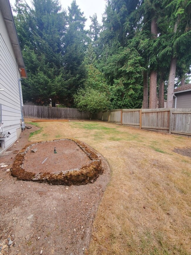 Building Photo - Kingsgate Home on Private Corner Lot