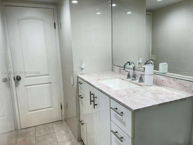 Building Photo - 1351 NE Miami Gardens Dr