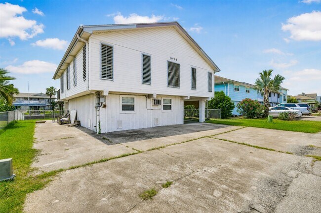 Building Photo - 1073 Redfish St