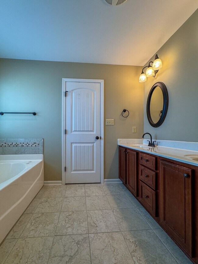 Building Photo - 2900 Blackwater Ct
