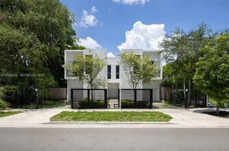 Building Photo - 3164 Plaza St