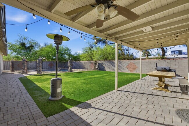 Building Photo - 1901 N Rosemont Blvd