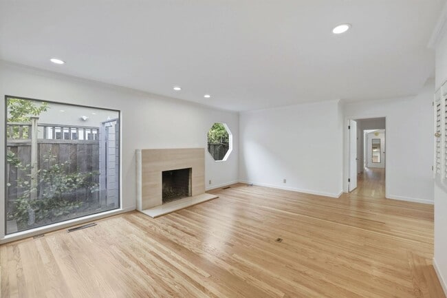 Building Photo - Upgraded 4 Bed, 2 Bath Home on Charming Tree Lined Street in Desirable Crescent Park
