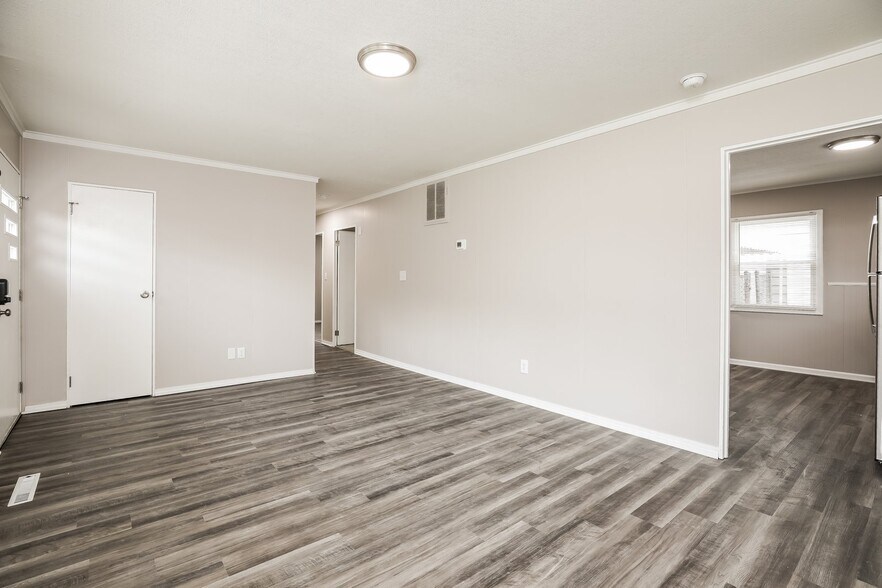 Building Photo - 4522 Riverside Dr