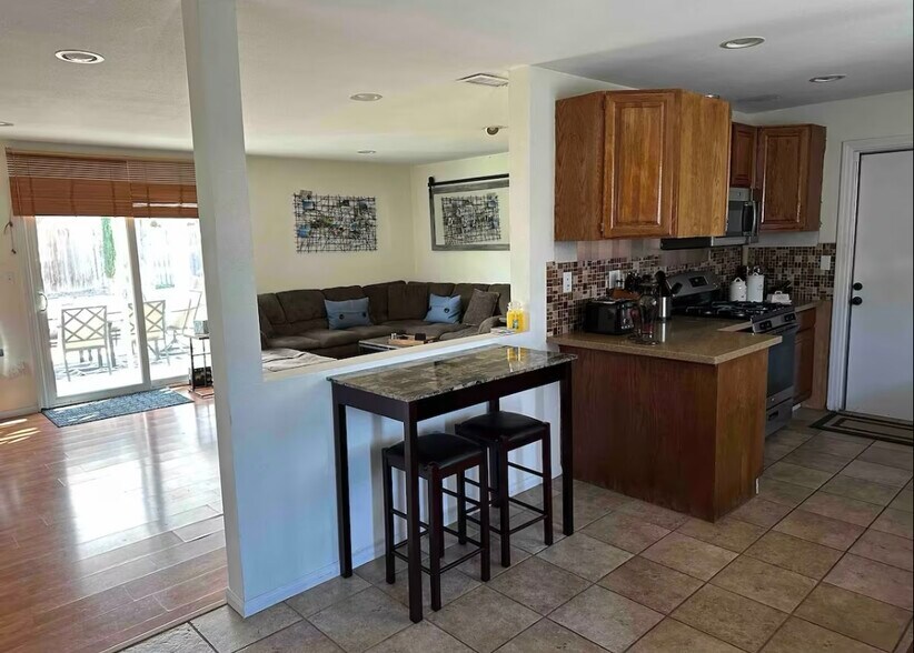 Building Photo - 1207 Lawrence Cir