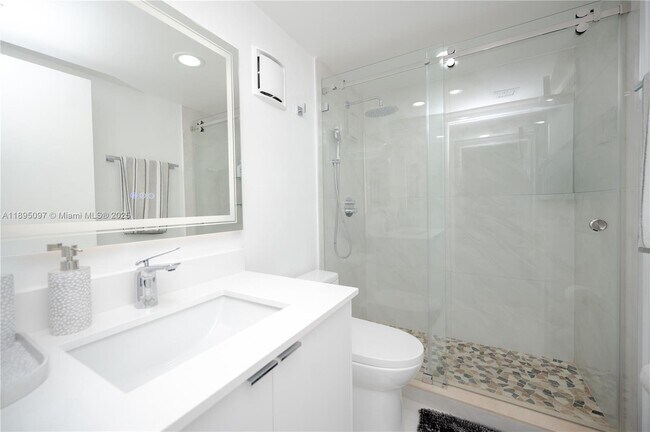 Building Photo - 10875 SW 112th Ave