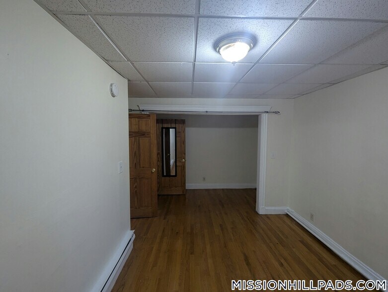 Building Photo - 352 Riverway