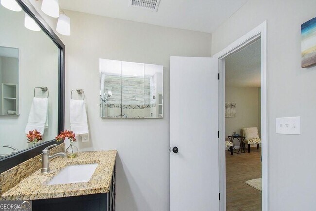 Building Photo - 140 Crabtree Dr