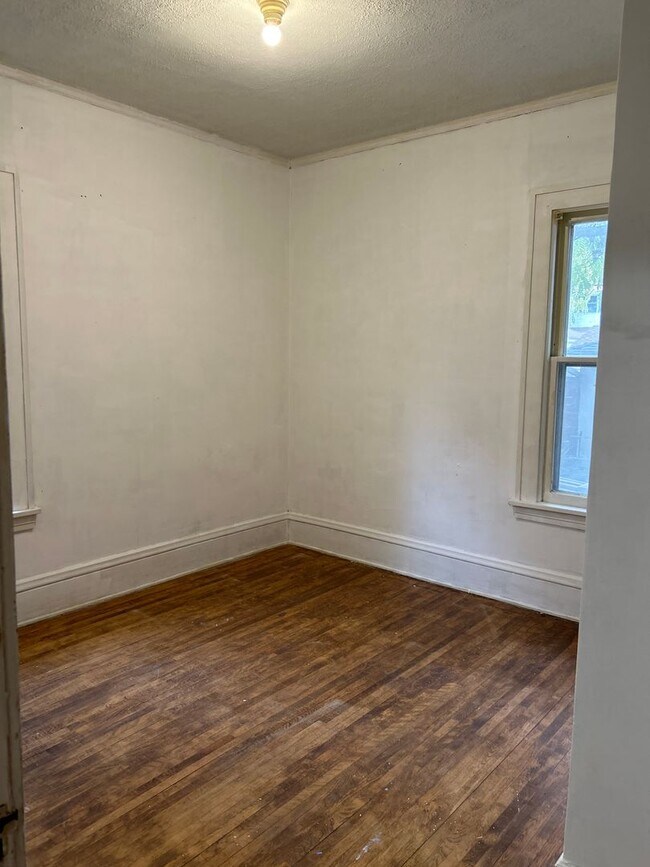 Building Photo - 2918 N Girard Ave