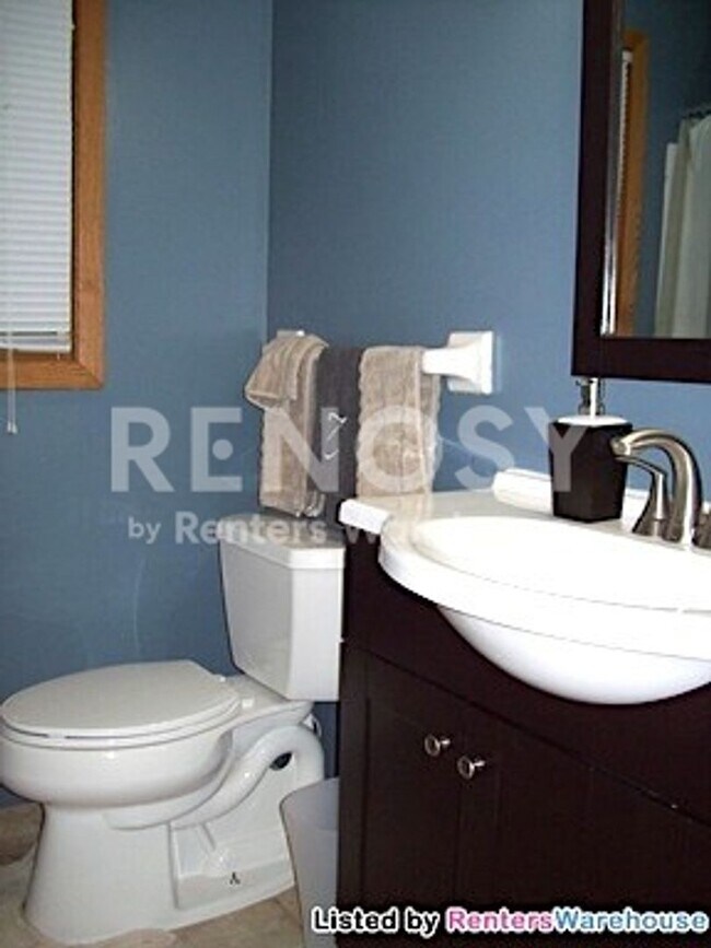 Building Photo - Stunning 4BD/2BA Home in Robbinsdale!