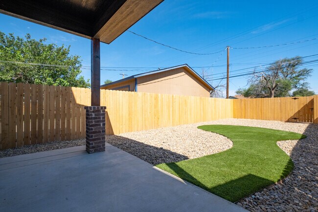 Building Photo - 1711 2nd Ave