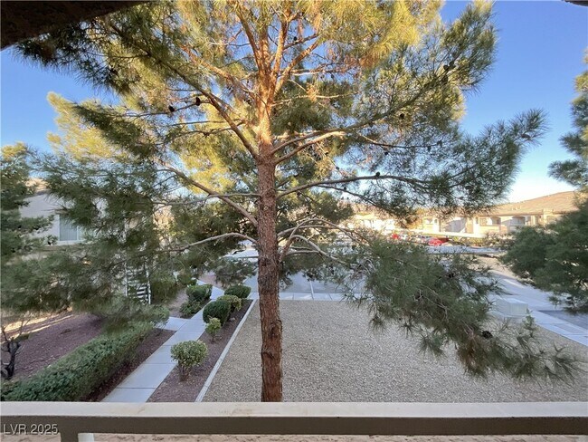 Building Photo - 3400 Cabana Dr