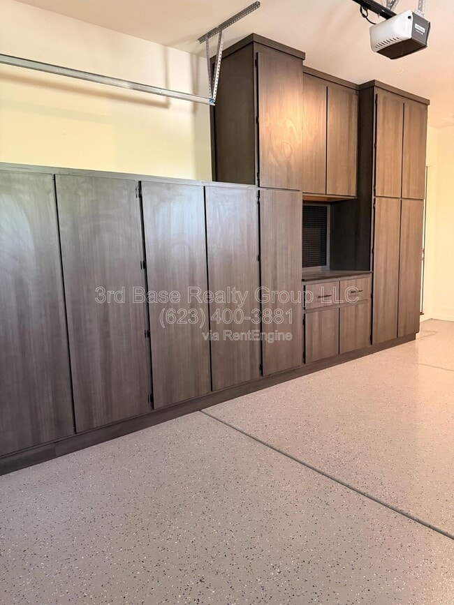 Building Photo - 20363 W Sells Dr