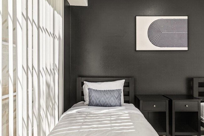 Building Photo - 10777 Ashton Ave