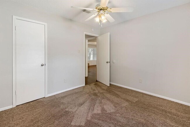 Building Photo - 2106 Rycroft Dr