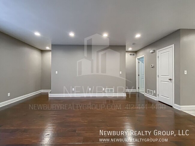 Building Photo - 2 Bedroom, 2.5 Bath Townhome - Discover th...