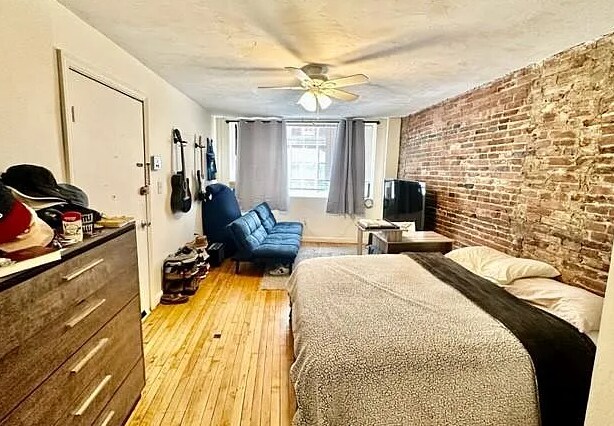 Primary Photo - 10 Charter St