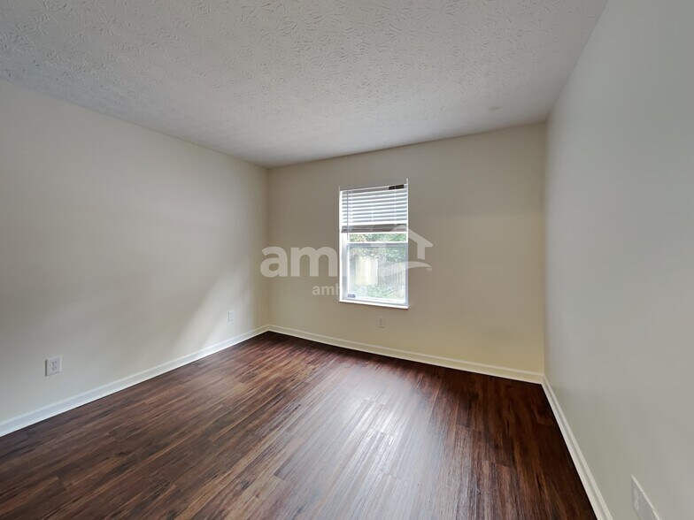 Building Photo - 7037 Crescent Boat Ln