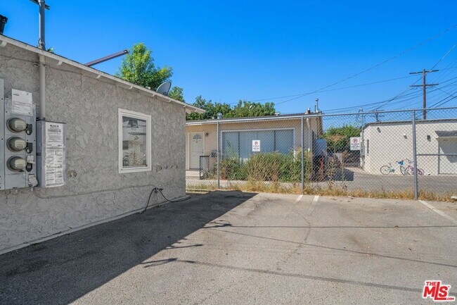 Building Photo - 14721 Sylvan St