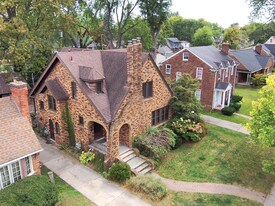 Building Photo - 15466 Artesian St