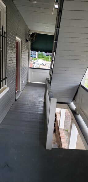 veranda - 308 E Leigh St