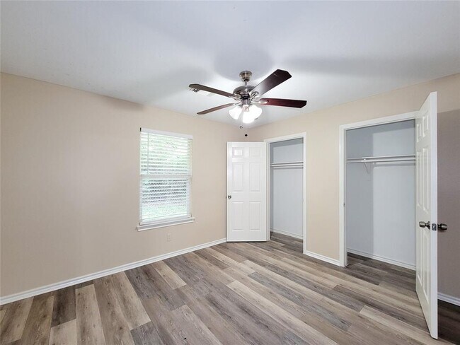 Building Photo - 12700 Royal Green Dr