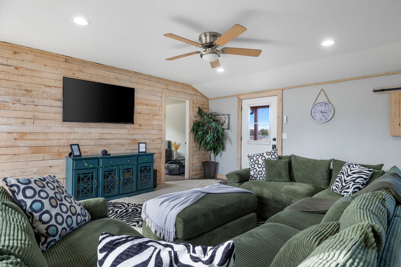 Building Photo - 7625 N Williamson Valley Rd