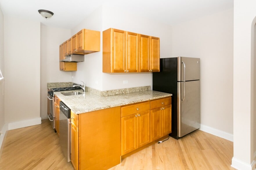 Building Photo - 946 Green Bay Rd