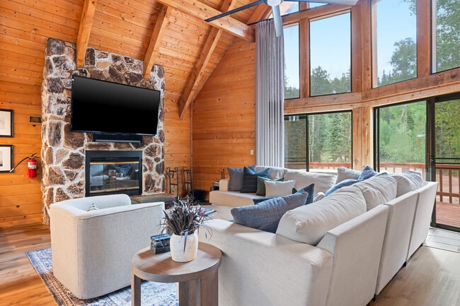 Building Photo - 656 Aspen Dr